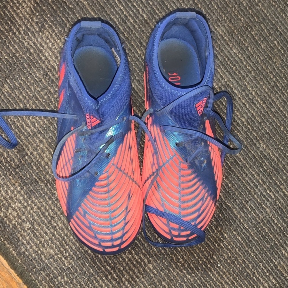 Adidas Youth soccer cleats Predators 2
